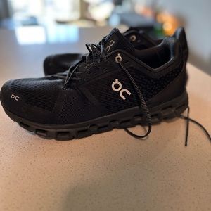 On Cloud Stratus Men 9.5 Women 11 Black